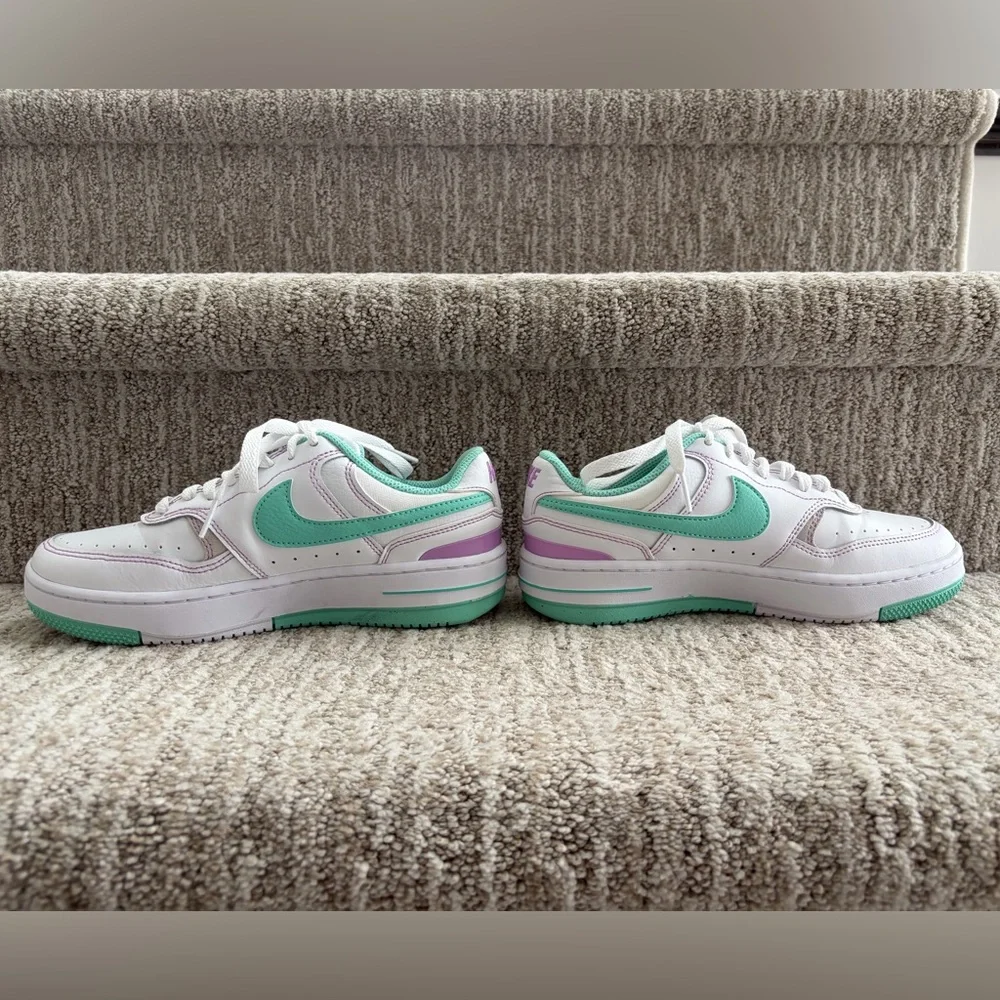 Nike Women's Gamma Force White Emerald Rise sneakers. Size 6